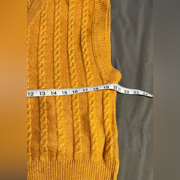 Cable Knit Sweater Vest Gold Mustard Cupcakes‎ and Cashmere Size L - Picture 7 of 7
